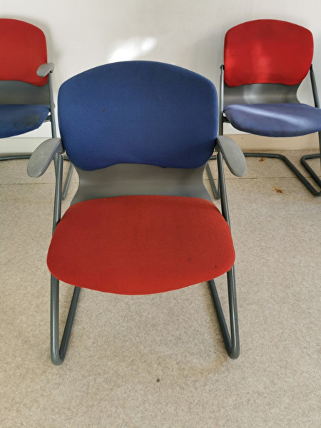 kat spanning gehandicapt design stoelen KNOLL te koop